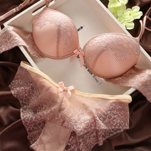 Luxurious Vintage Lace Embroidery Lingerie Set - Image 2